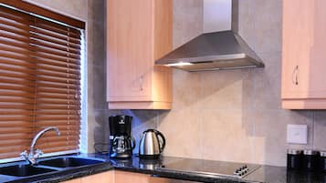 Two-Bedroom Holiday Houses (4) | Private kitchen | Coffee/tea maker