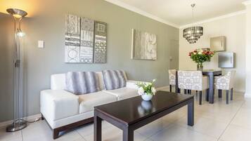 Suite, 1 Bedroom | Living area