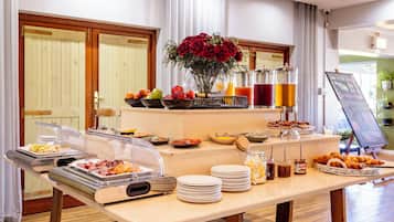 Daily continental breakfast (ZAR 200 per person)