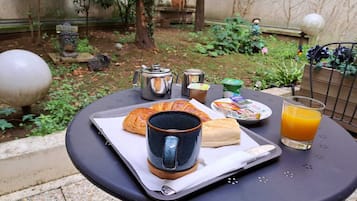 Petit déjeuner continental (10 EUR par personne)
