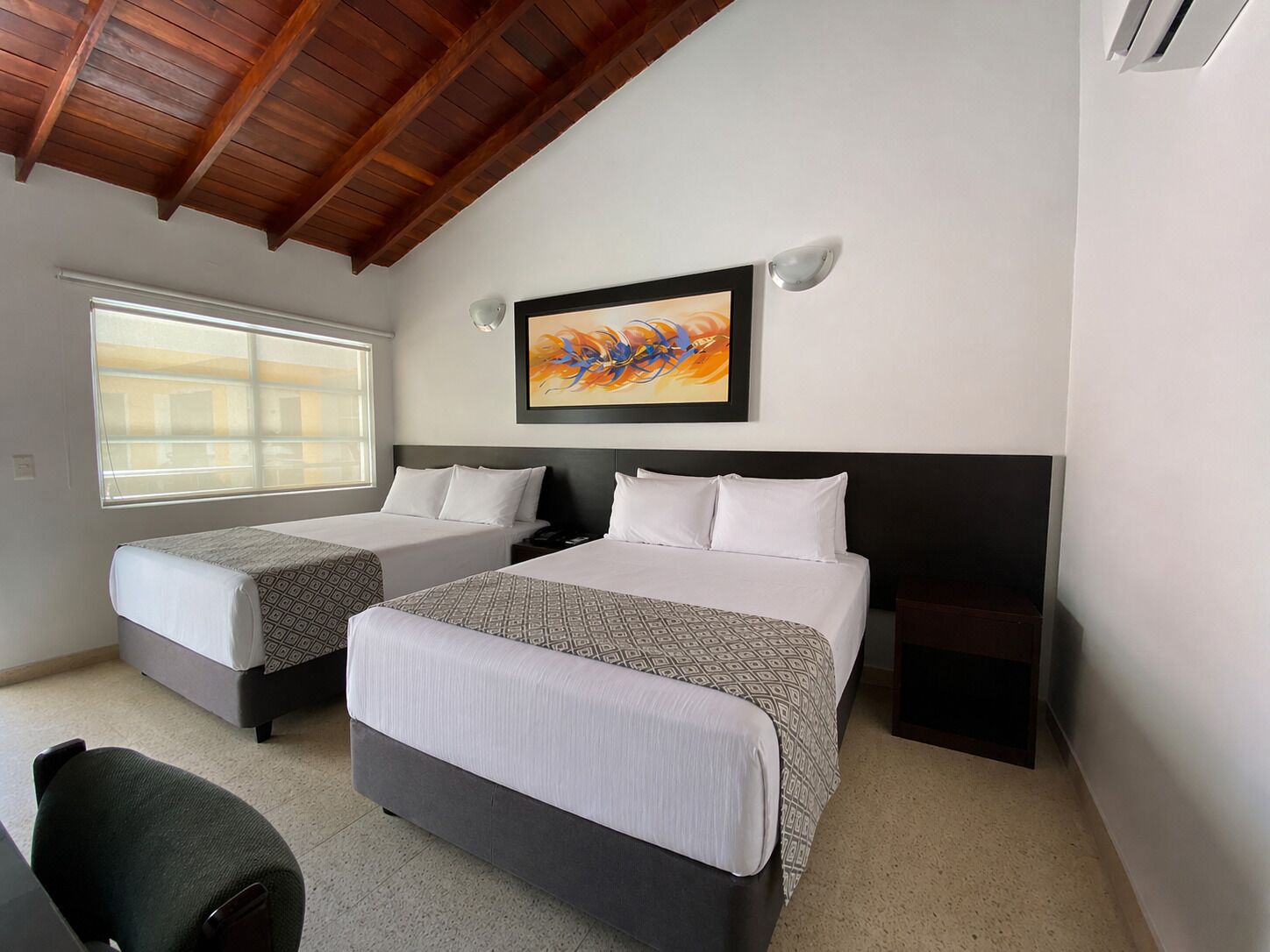 Habitación estándar con 2 camas individuales | Ropa de cama de alta calidad, edredones de plumas, minibar y caja fuerte