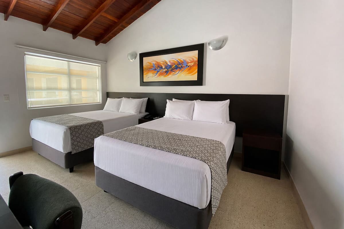 Habitación estándar con 2 camas individuales | Ropa de cama de alta calidad, edredón y minibar