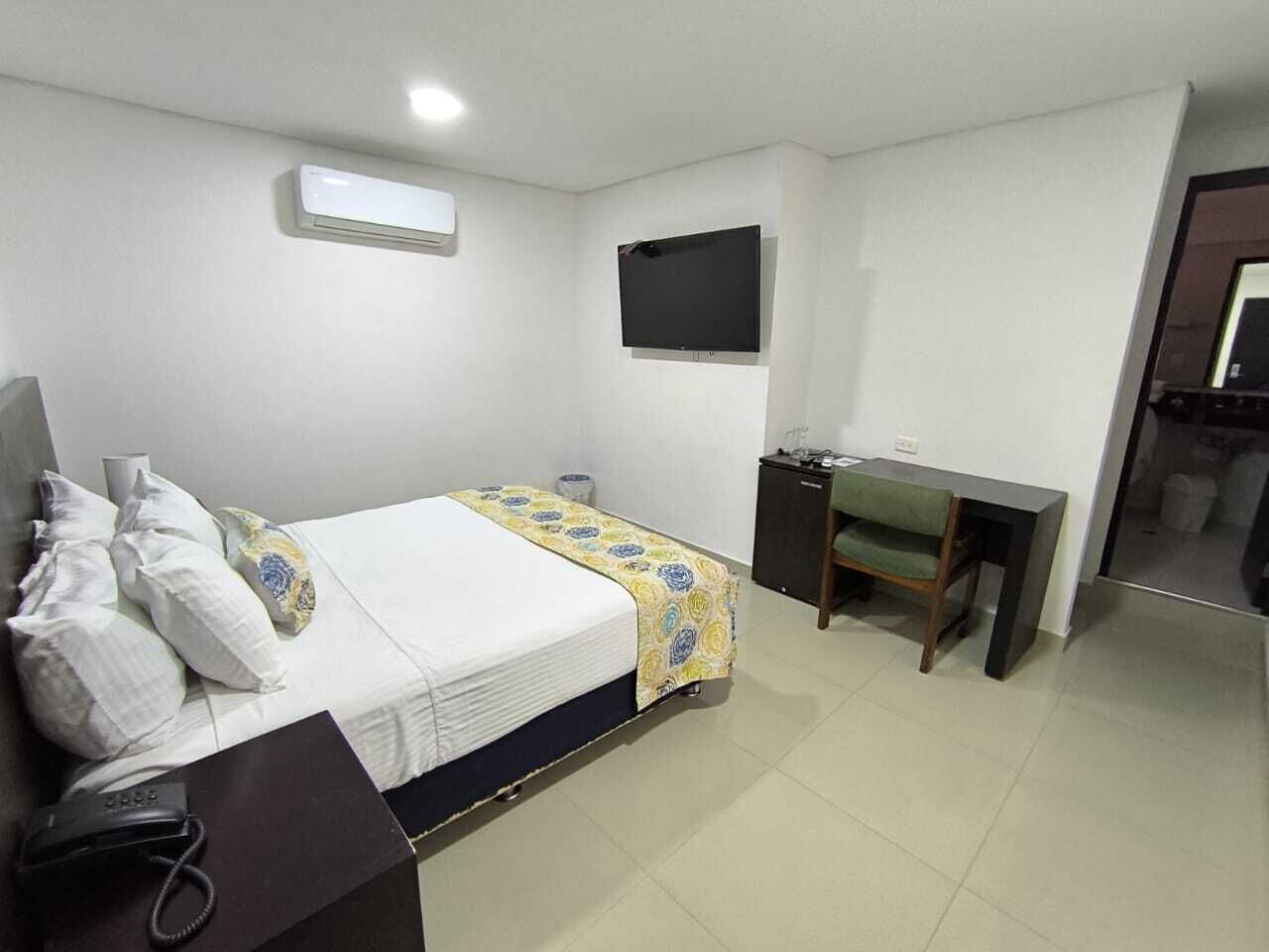 standard double room single use | premium bedding, down duvets, minibar, in-room safe