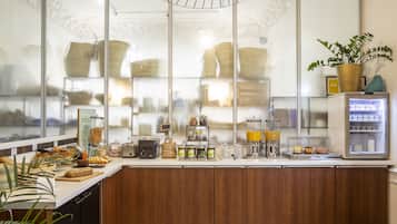 Daily full breakfast (EUR 14 per person)
