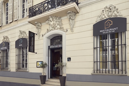 Property entrance. Hôtel Maison Montgrand Marseille Vieux Port