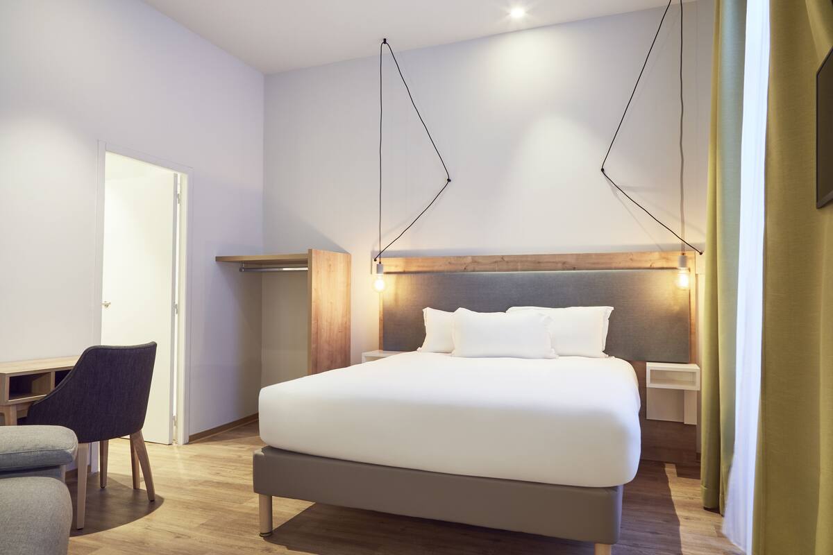 Chambre Familiale 4 personnes | Literie de qualité, bureau, système d’insonorisation