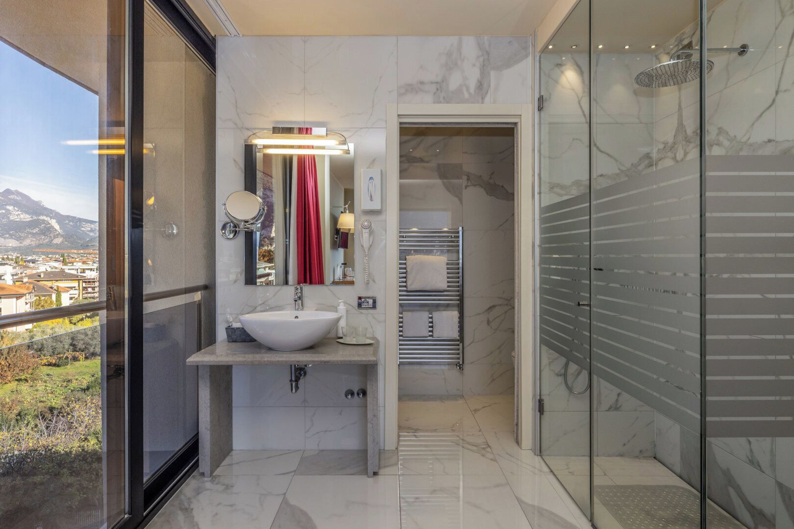 superior double room, balcony, lake view (classic) | bathroom | shower, free toiletries, hair dryer, bathrobes