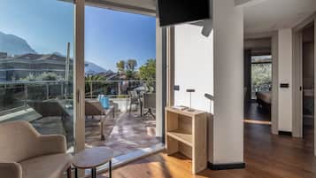 Suite familiar, Terraza | 1 habitación, minibar, caja de seguridad en la habitación y escritorio
