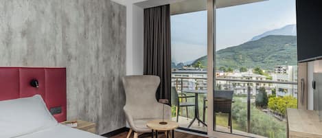 1 chambre, minibar, coffres-forts dans les chambres, bureau