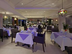 Breakfast, lunch, dinner and brunch served - Starpoints Hotel Kuala Lumpur (Kuala Lumpur)