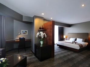 Minibar, in-room safe, desk, iron/ironing board