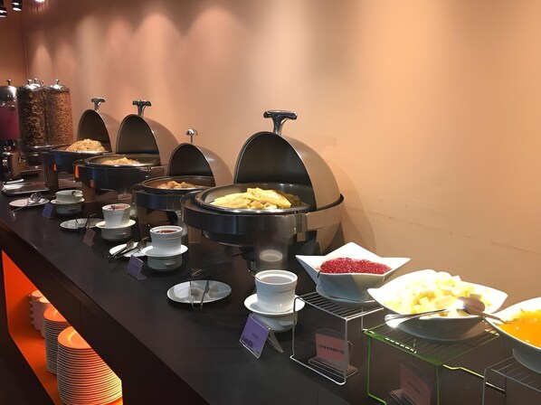 Breakfast, lunch and dinner served - Starpoints Hotel Kuala Lumpur (Kuala Lumpur)