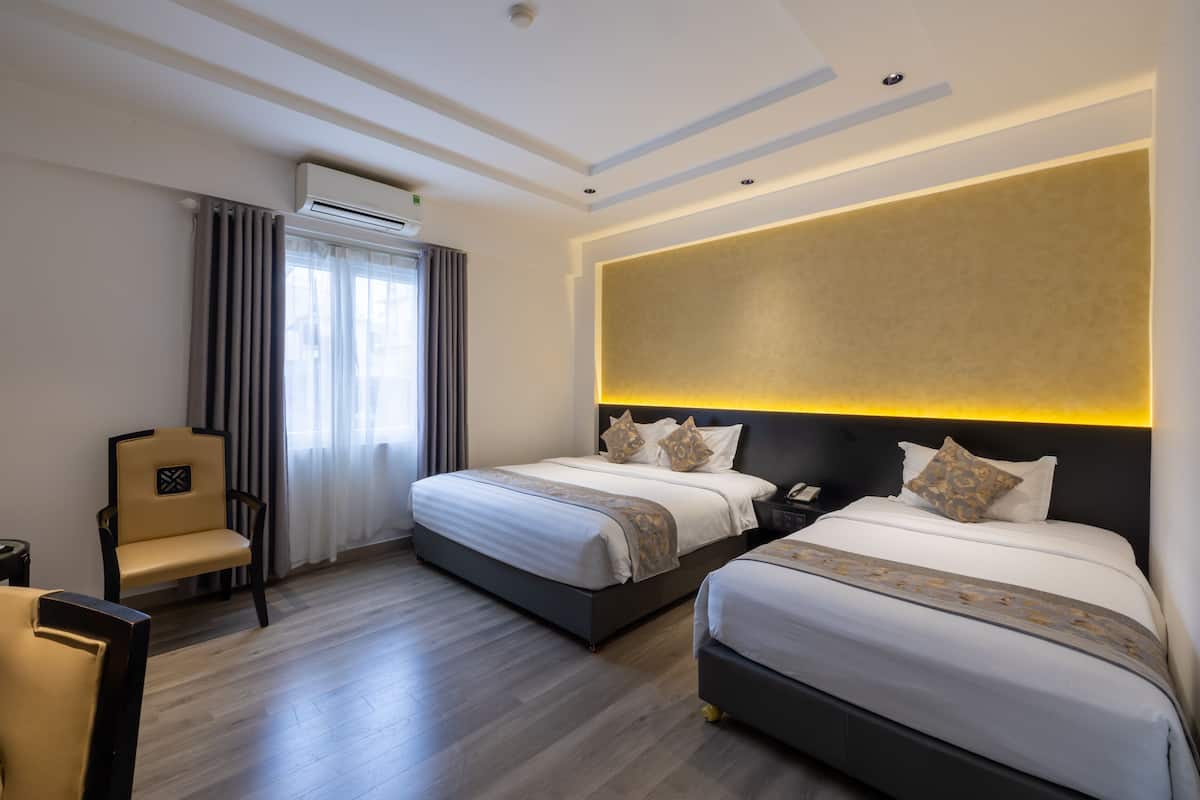 Habitación triple Deluxe, vistas a la ciudad | 1 dormitorio y ropa de cama de alta calidad