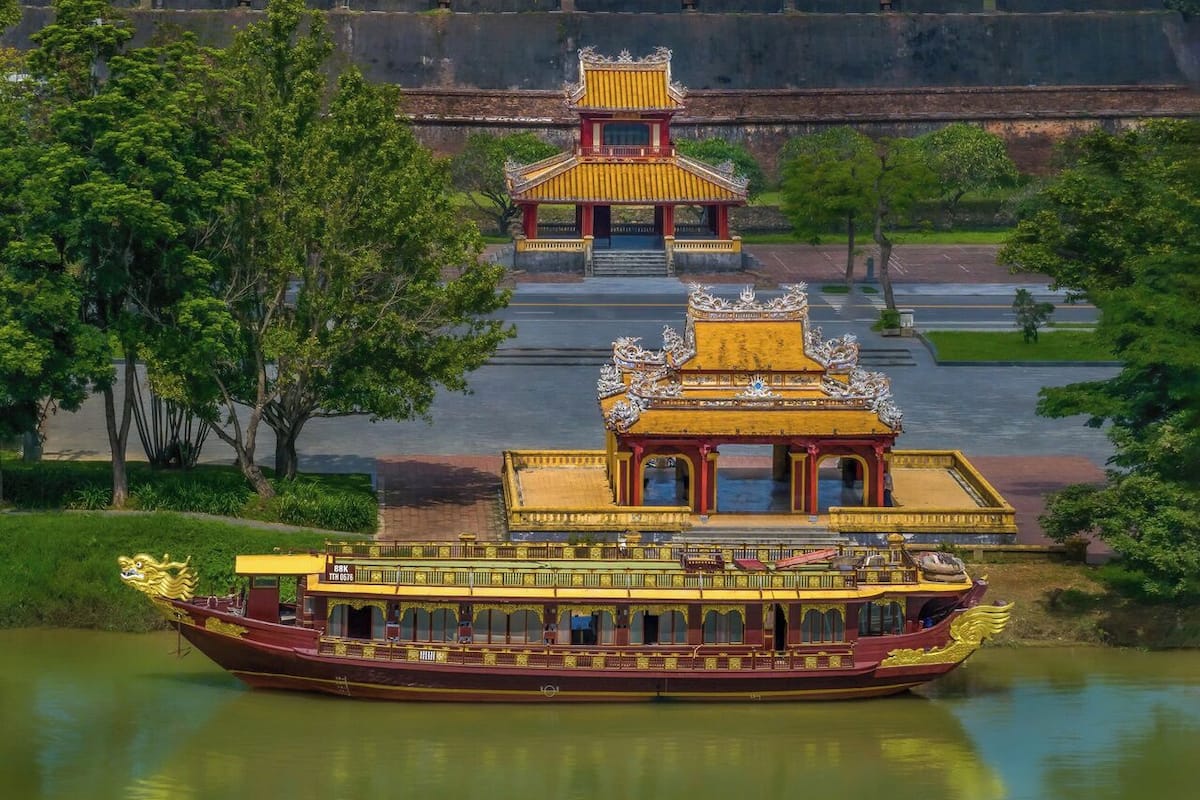 Deluxe Double or Twin Room with Dinner Cruise