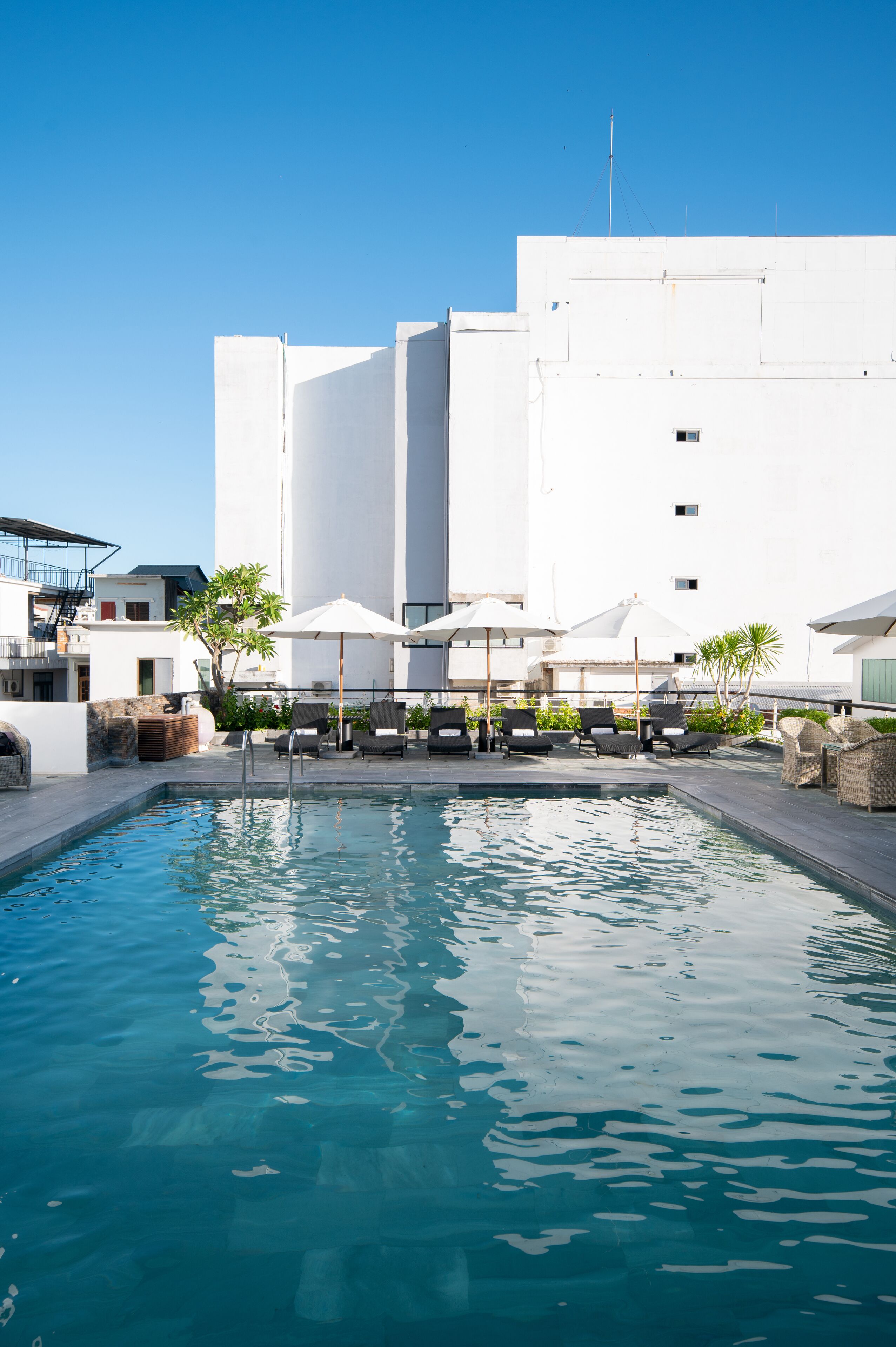 seasonal outdoor pool, open 7:00 am to 9:00 pm, pool umbrellas