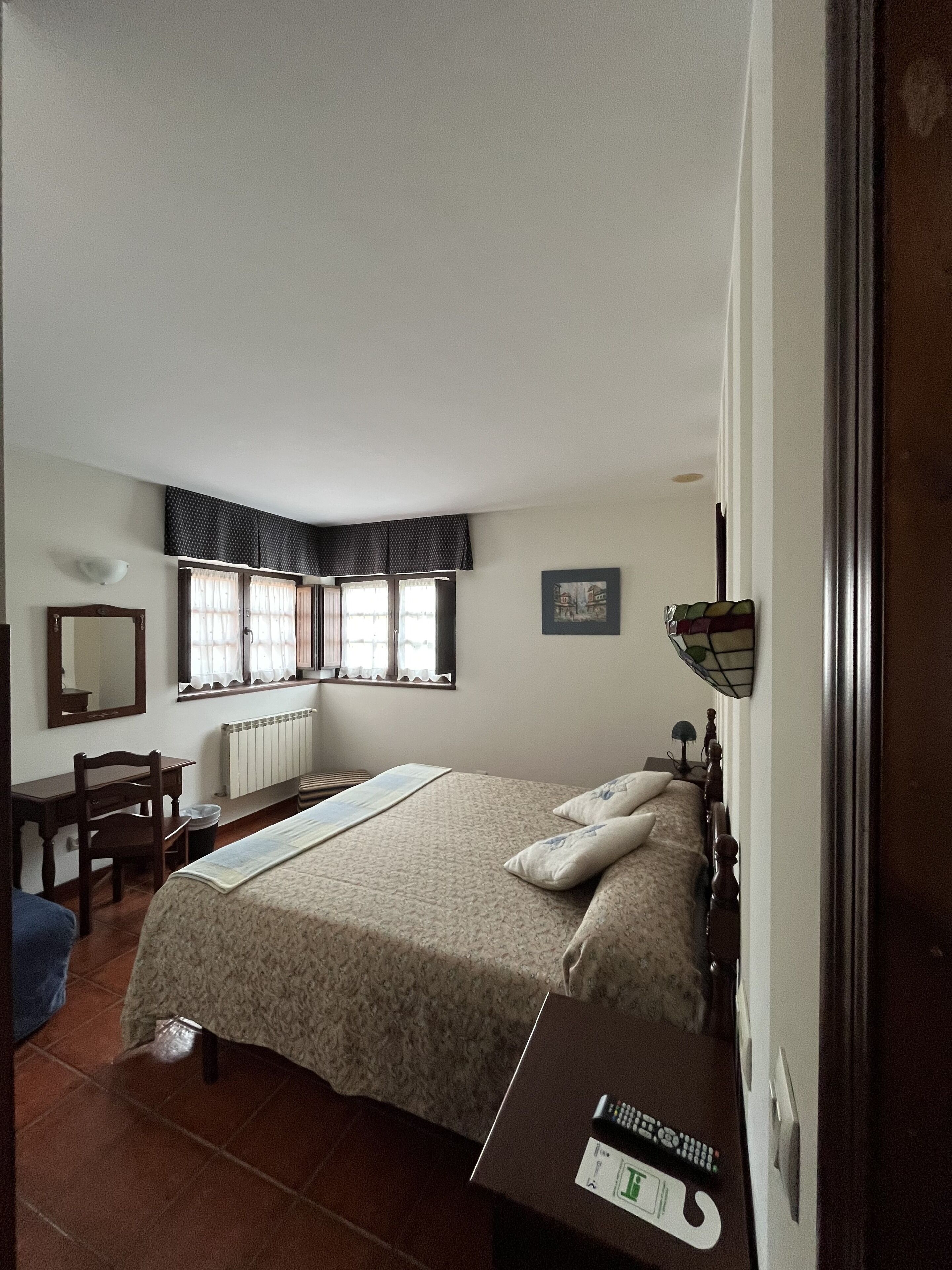 1 bedroom, desk, free wifi, bed sheets