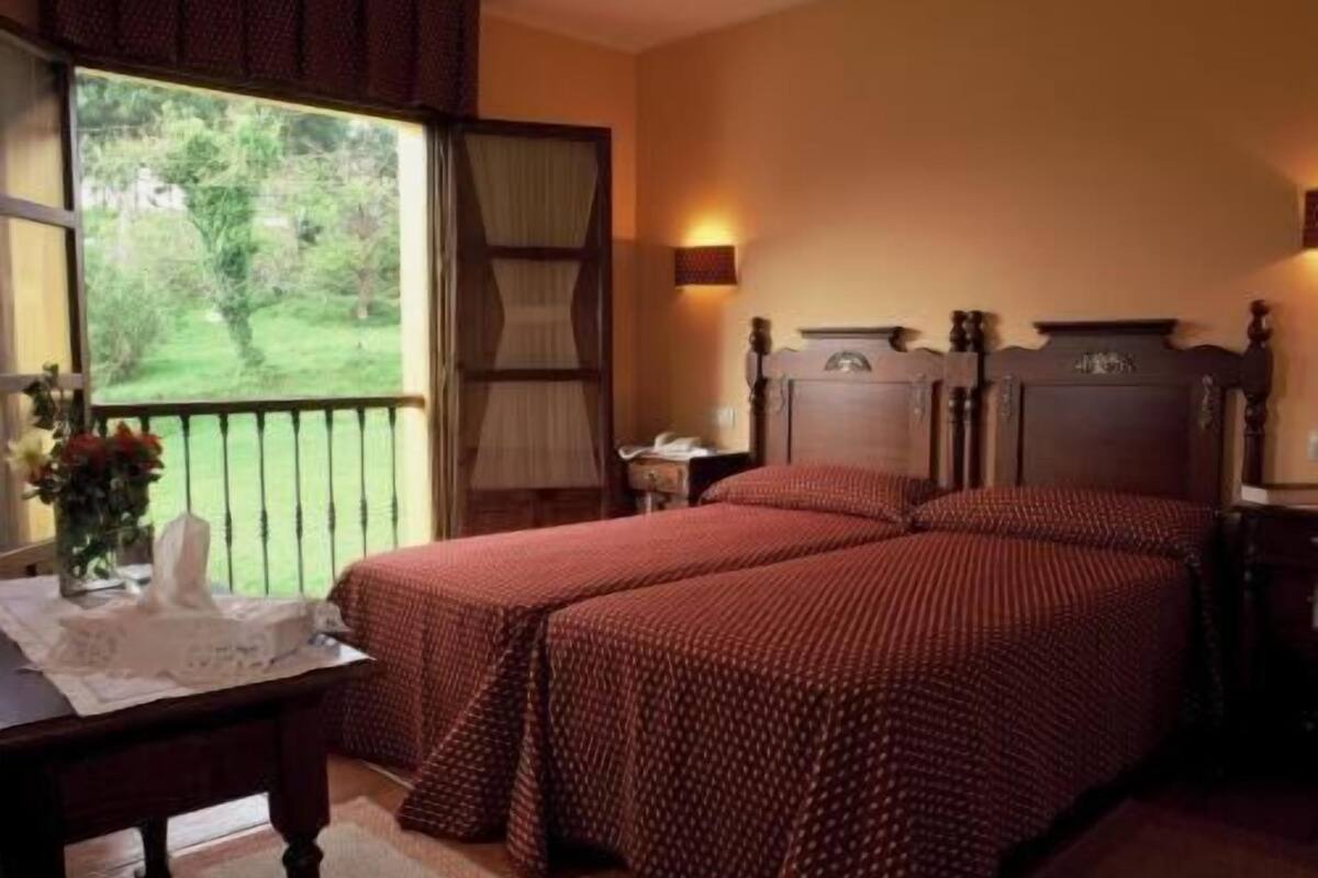 1 bedroom, desk, free wifi, bed sheets