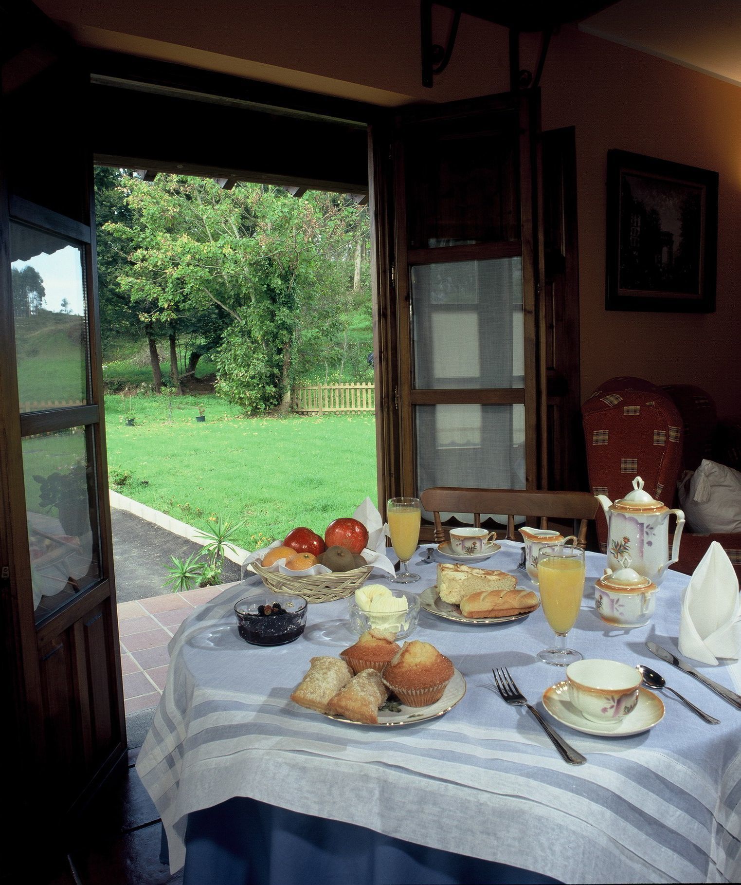 Free daily buffet breakfast