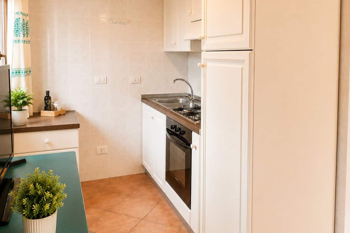 Studio | Private kitchen | Stovetop, espresso maker, coffee/tea maker, electric kettle