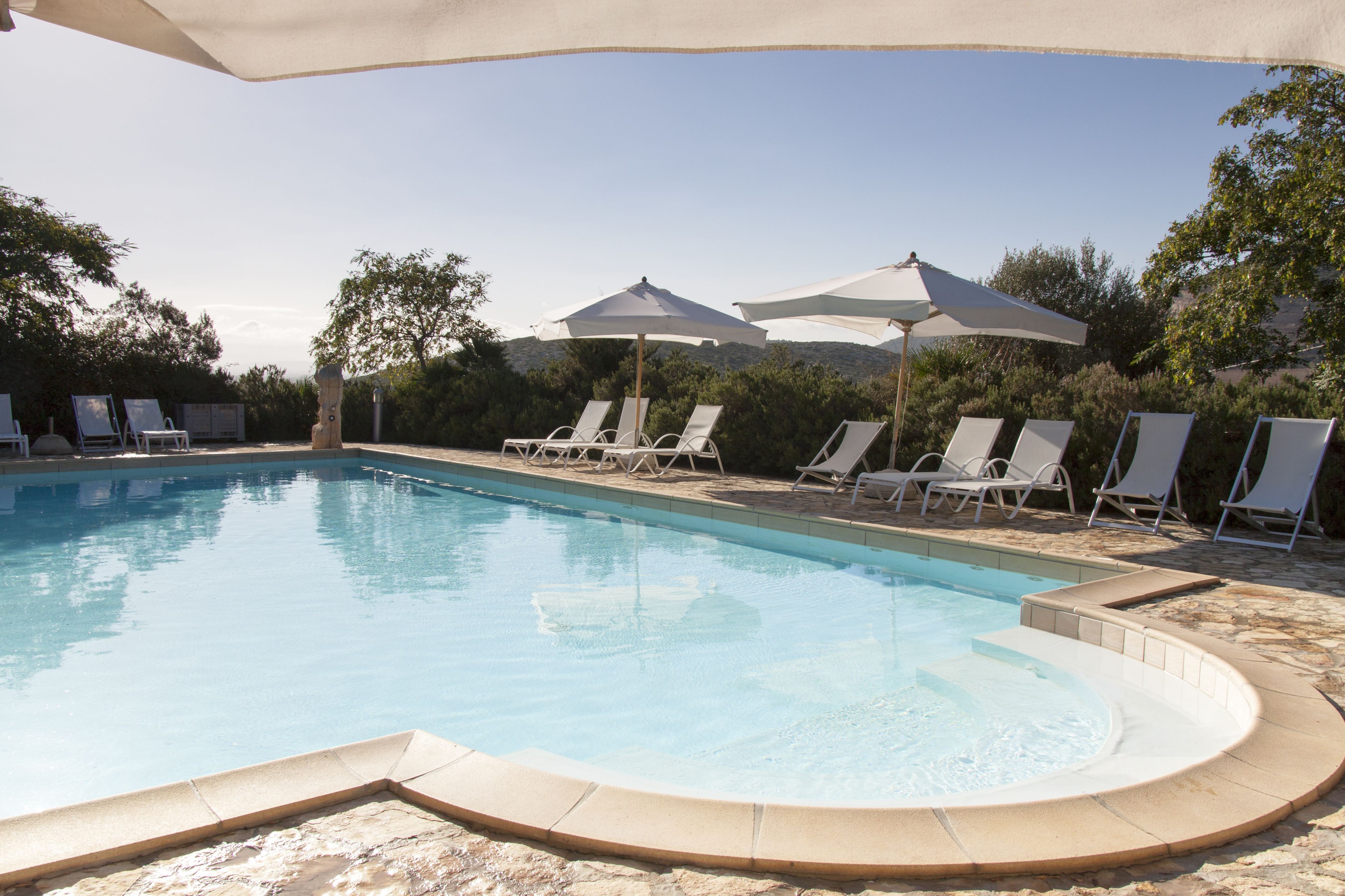 3 Außenpools, geöffnet von 09:00 Uhr bis 20:00 Uhr, Sonnenschirme