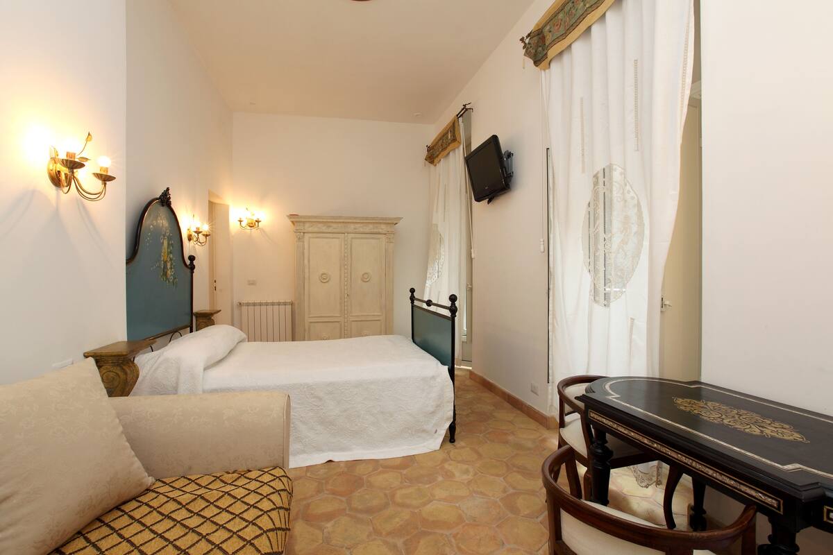 Standard Double Room | Minibar, in-room safe, desk, cribs (surcharge)