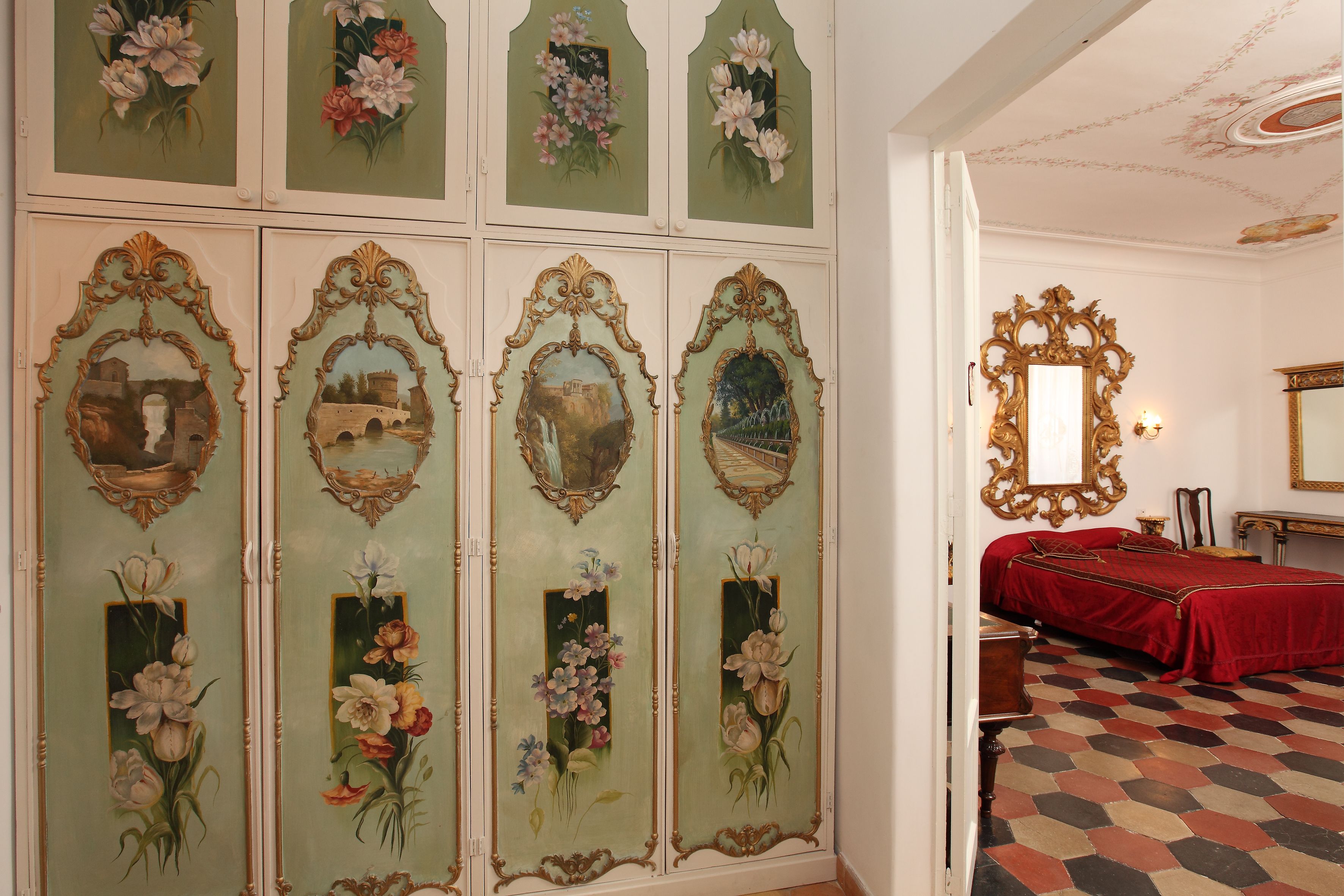 quadruple room | minibar, in-room safe, desk, cots/infant beds