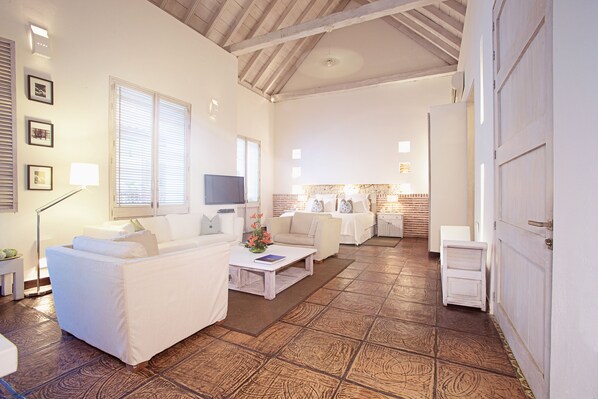 Junior Suite | Living area