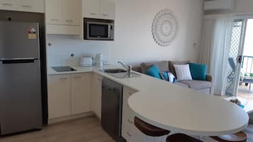 Apartment, 1 Bedroom | Private kitchen | Electric kettle, toaster
