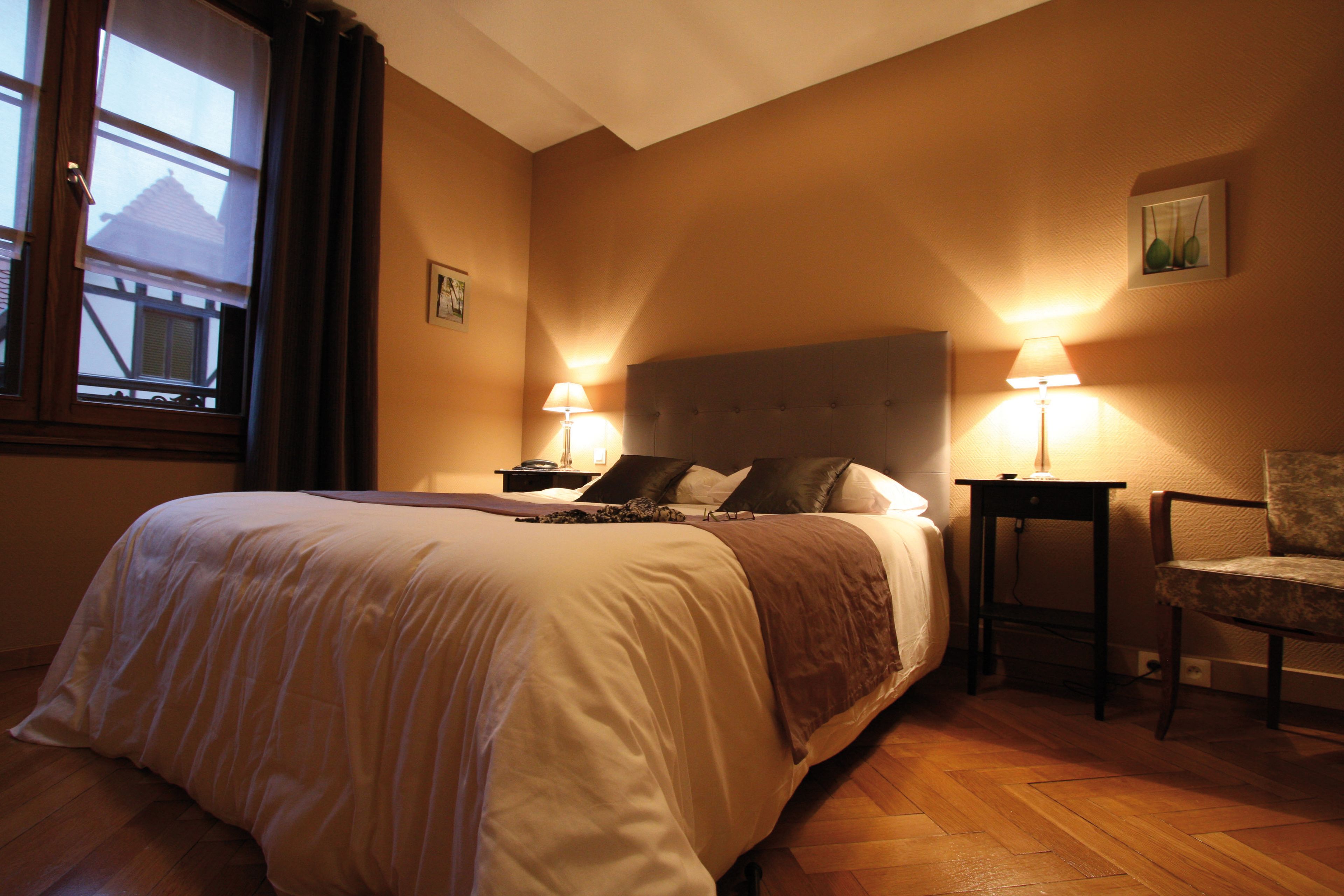 double room | premium bedding, desk, soundproofing, free wifi