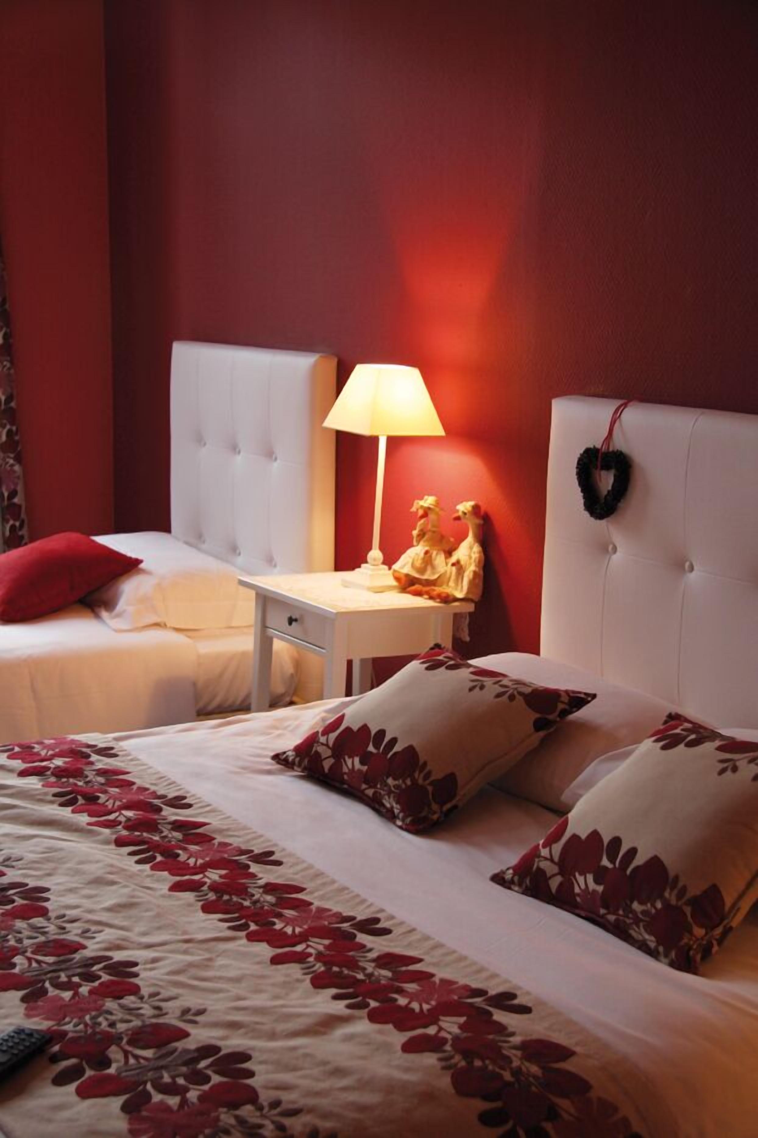 premium bedding, desk, soundproofing, free wifi