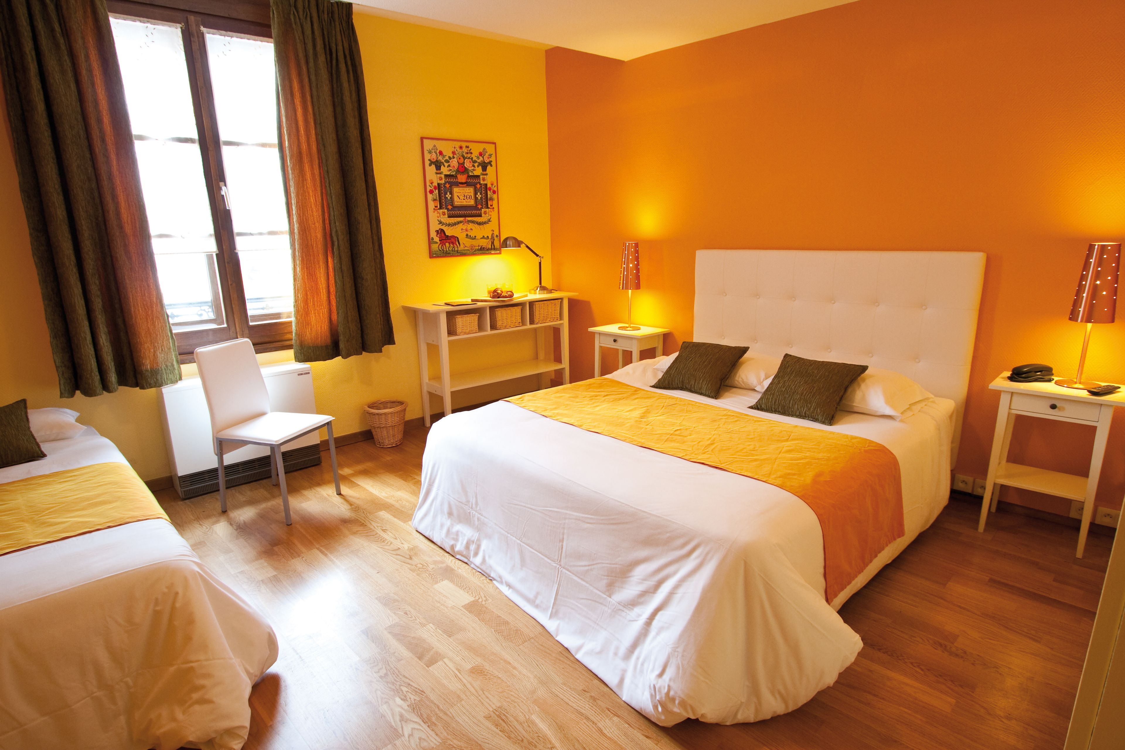 Kolmen hengen huone | Ylelliset vuodevaatteet, työpöytä, äänieristys, ilmainen Wi-Fi