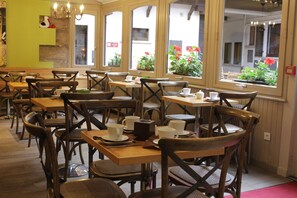 Daily buffet breakfast (EUR 13.50 per person)