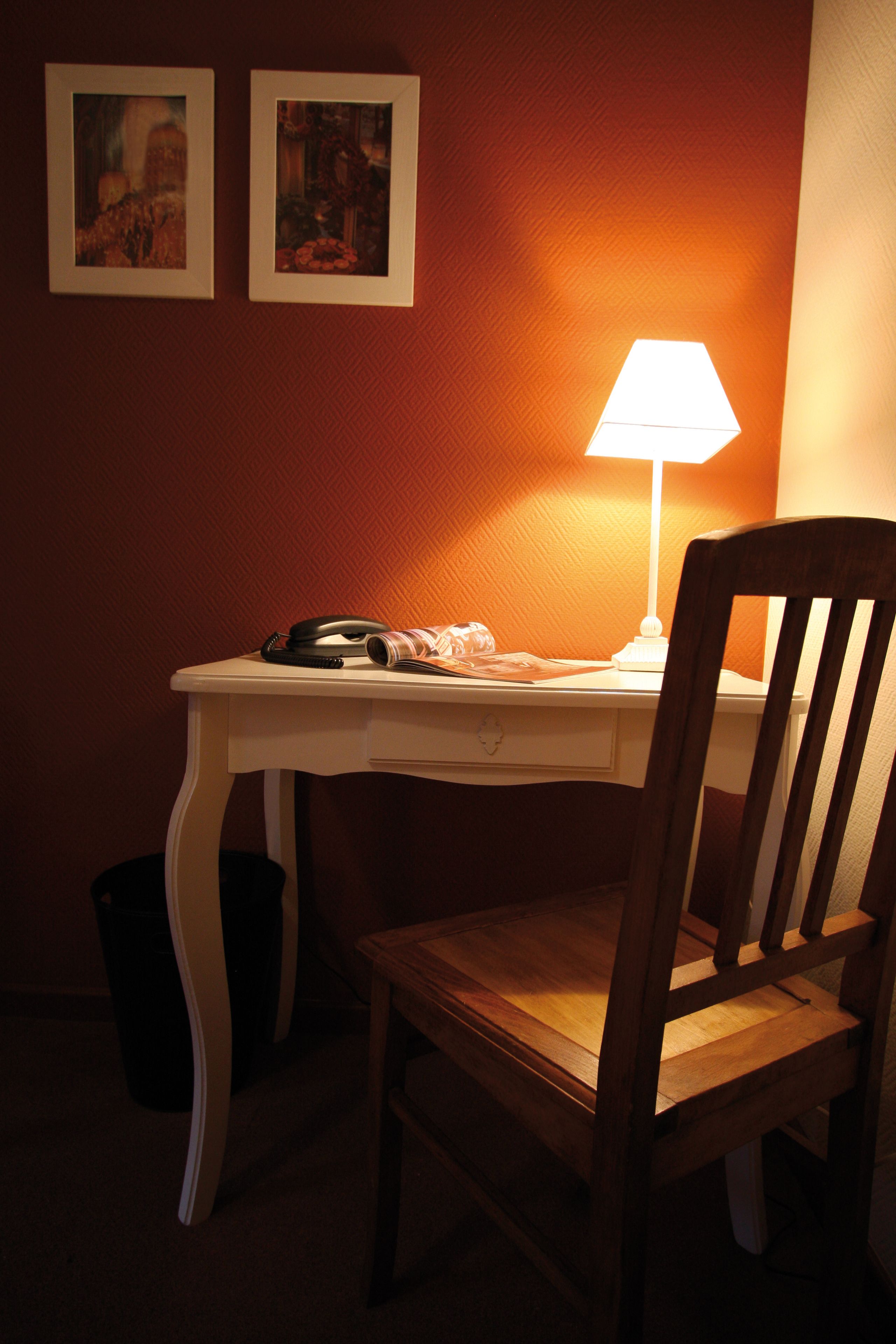 double room | premium bedding, desk, soundproofing, free wifi