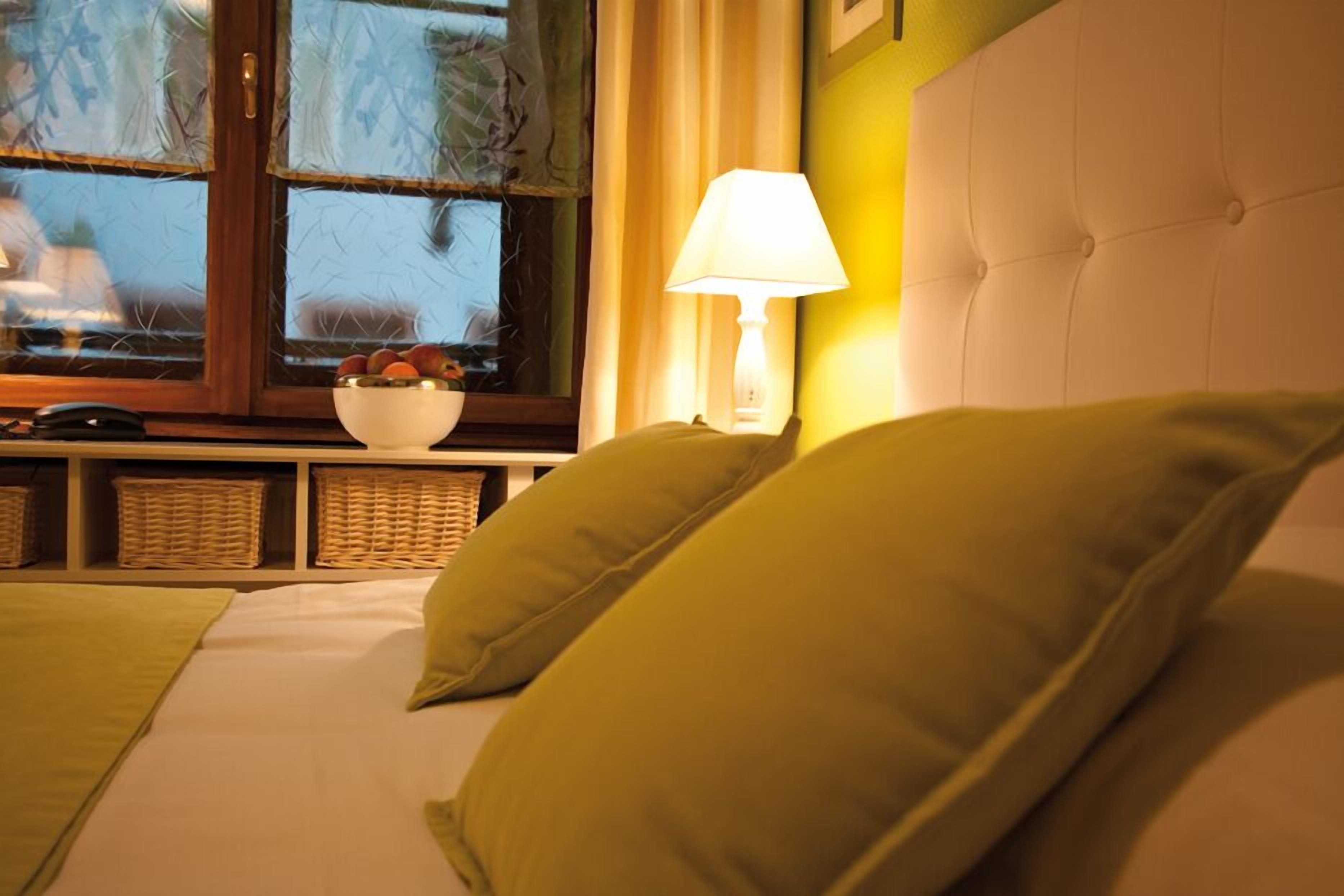 premium bedding, desk, soundproofing, free wifi