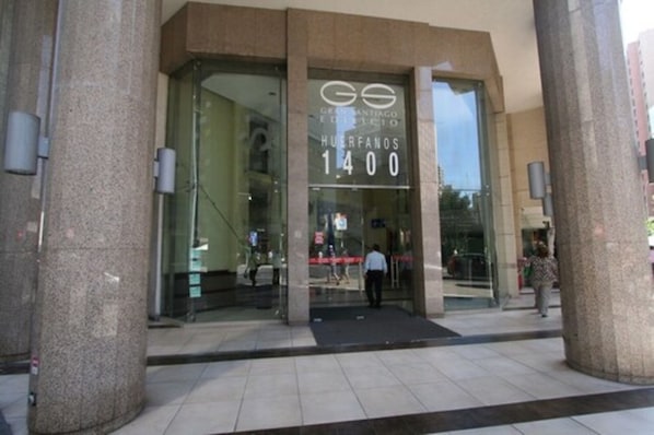 Property entrance - BMB Suites Apartments (Santiago)