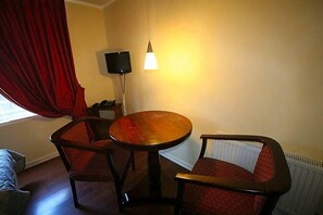 29-inch LCD TV with satellite channels, TV - BMB Suites Apartments (Santiago)