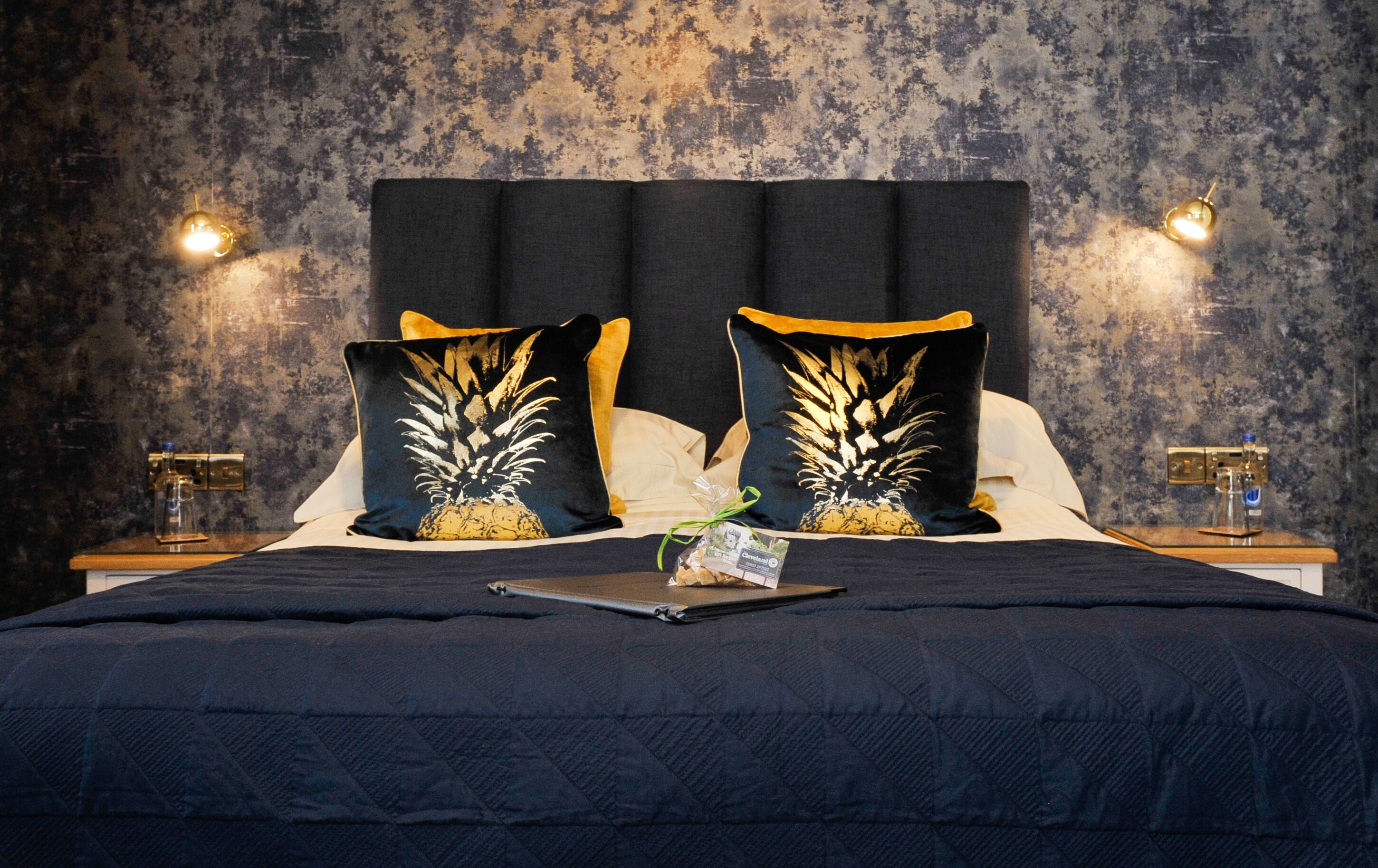 Superior dubbelrum - eget badrum | Sängtillbehör av högsta kvalitet, individuell inredning och unika möbler