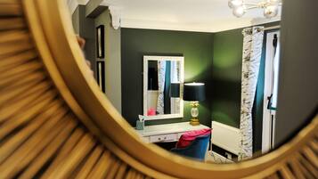 Suite (Super King / 2 adults) | Luxe beddengoed, individueel gedecoreerd, individueel gemeubileerd