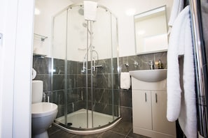 Deluxe Double Room, Ensuite | Bathroom