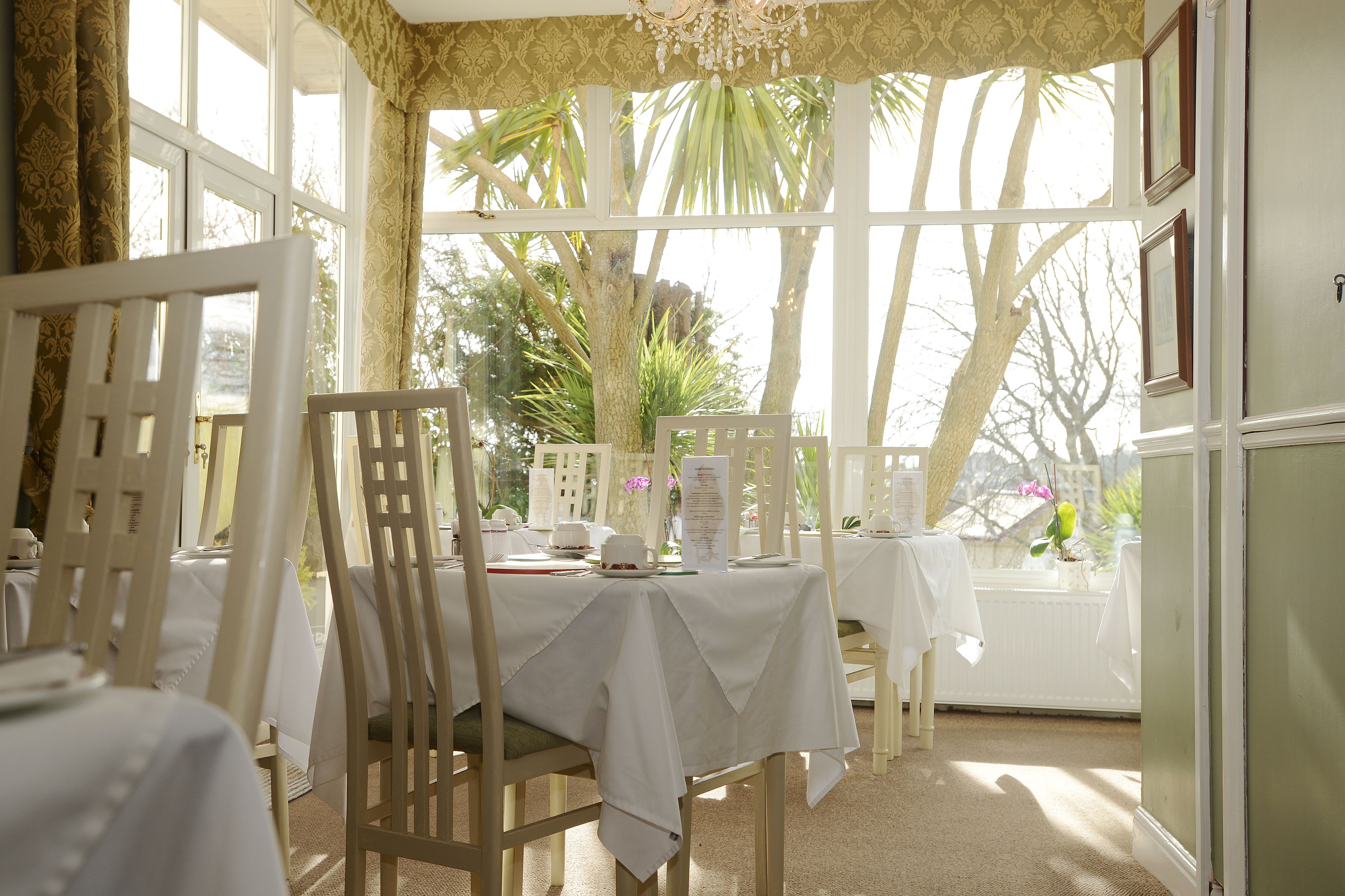 Daily full breakfast (GBP 15 per person)