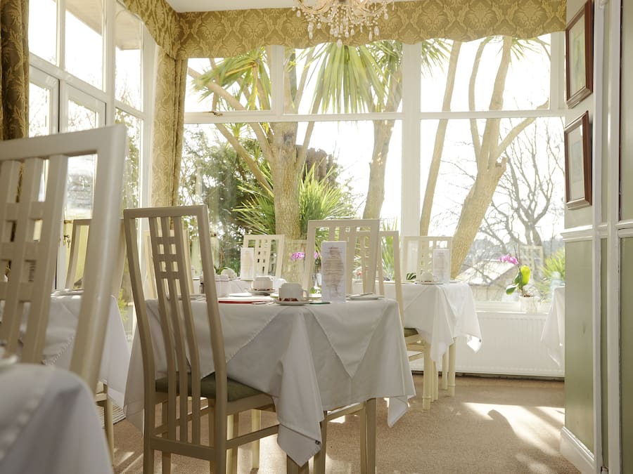 Daily full breakfast (GBP 15 per person)