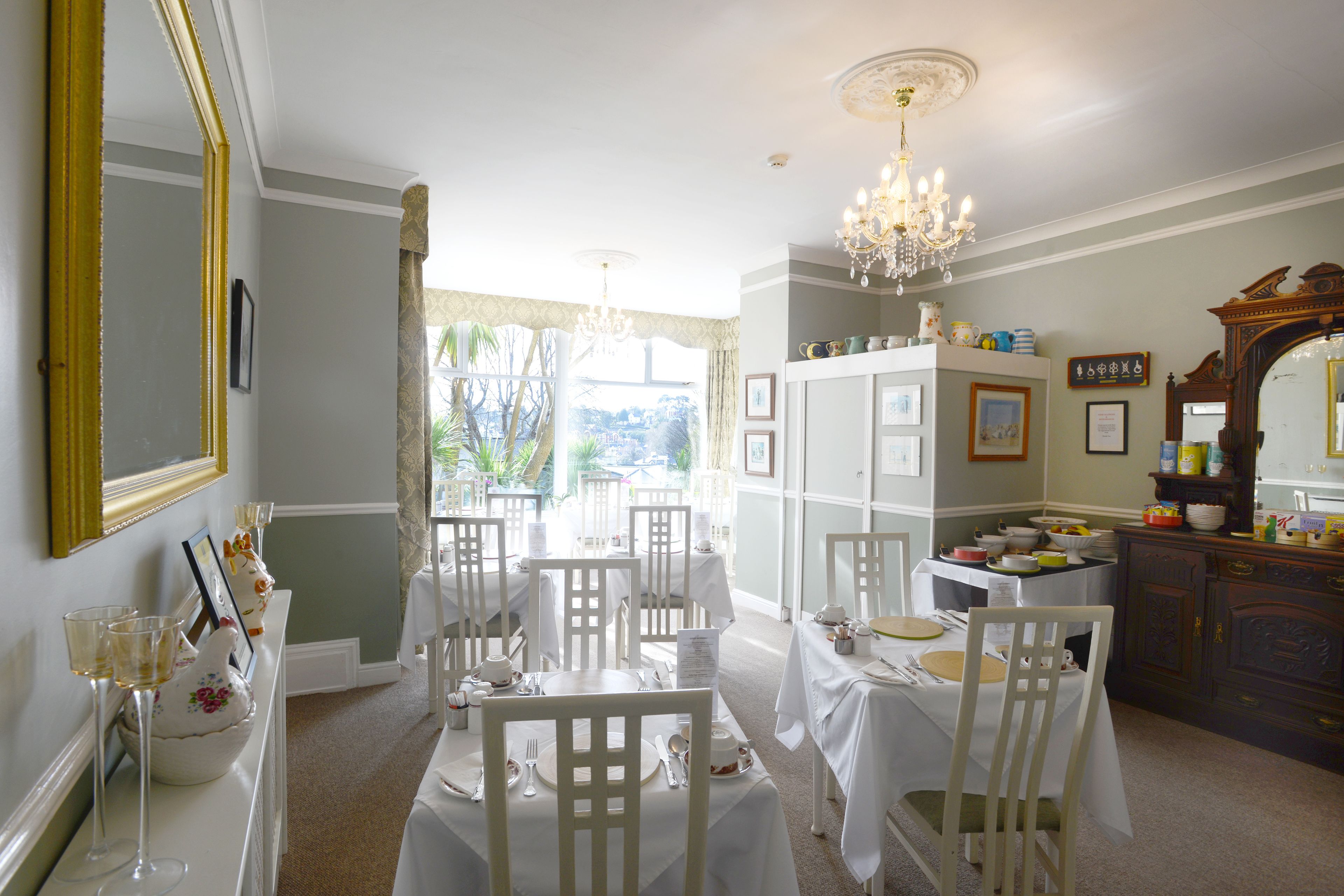 Daily full breakfast (GBP 15 per person)