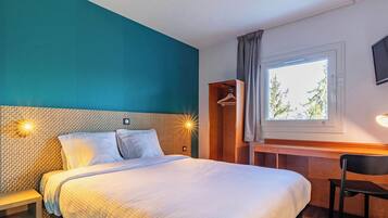 Double Room | Desk, laptop workspace, iron/ironing board, free WiFi