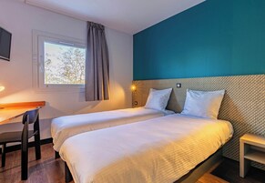 双床房 | 办公桌、笔记本电脑工作区、熨斗/熨板、免费 WiFi