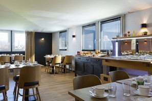 Colazione a buffet a pagamento, servita tutte le mattine