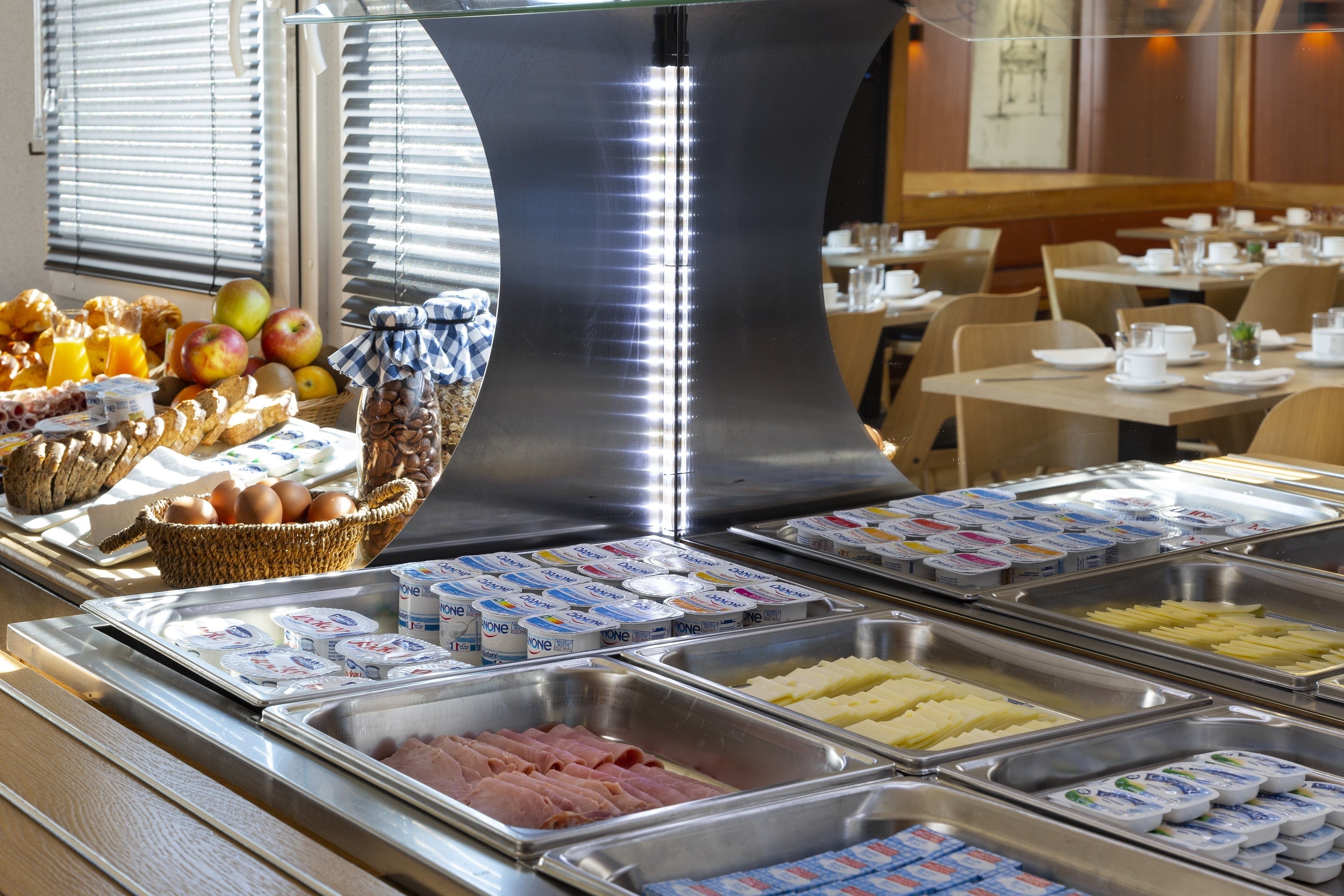 daily buffet breakfast for a fee