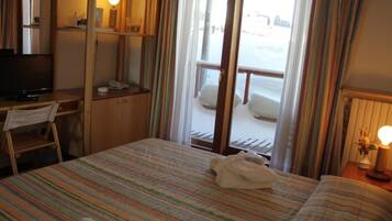 Minibar, in-room safe, desk, blackout curtains