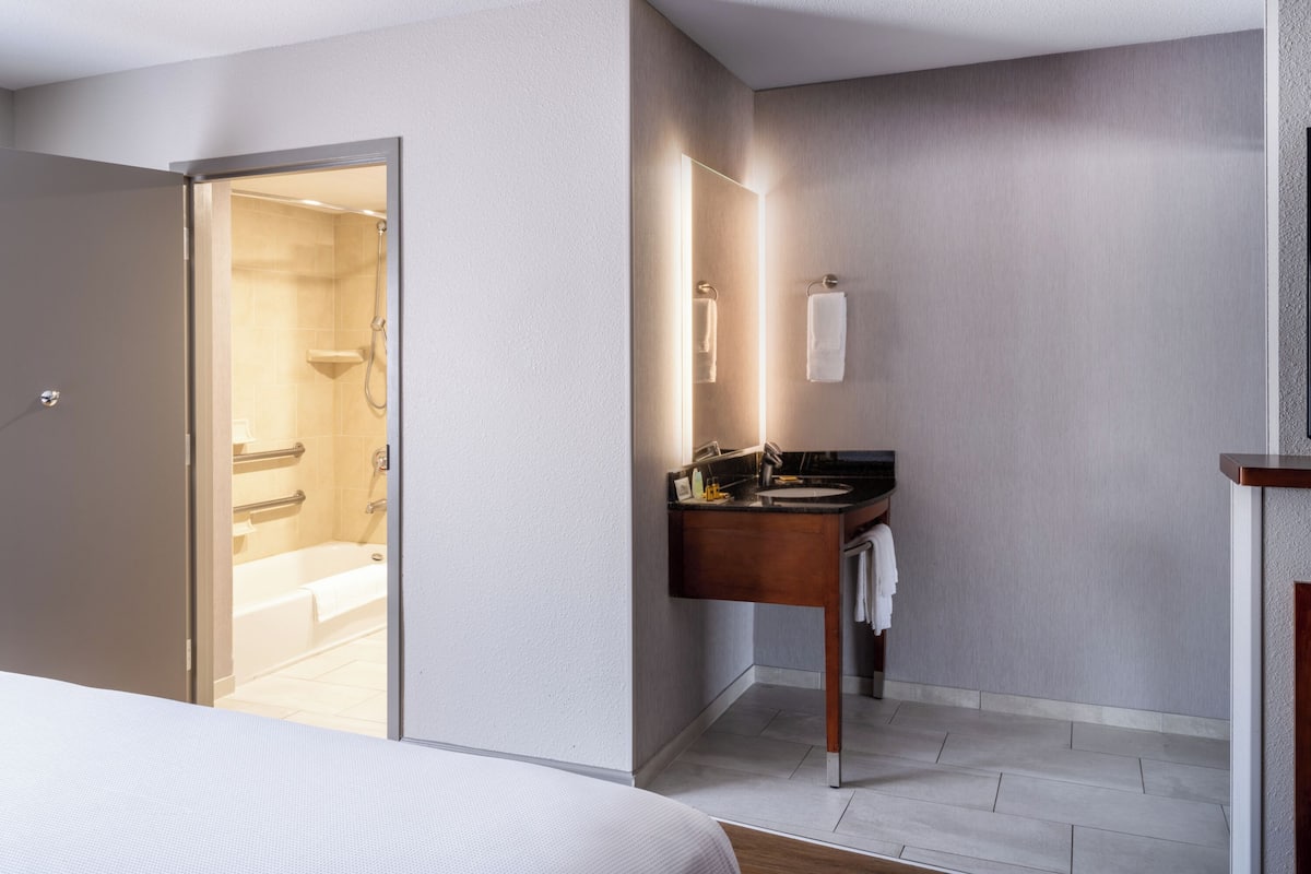 combined shower/bathtub, designer toiletries, hair dryer, towels