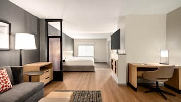 Chambre, 1 trÚs grand lit et 1 canapé-lit, accessible aux personnes à mobilité réduite, baignoire | Literie hypoallergénique, couette en duvet d'oie, bureau