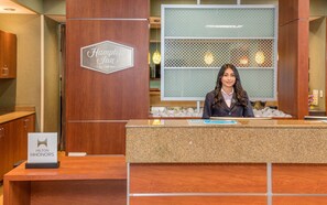 Reception - Hampton Inn by Hilton Queretaro Tecnologico (Querétaro)
